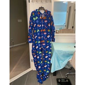 Holiday onesie with feet and zipper up the front and sides. Size L